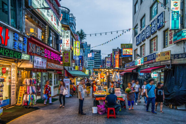 Palace and Traditional Market - Image 6
