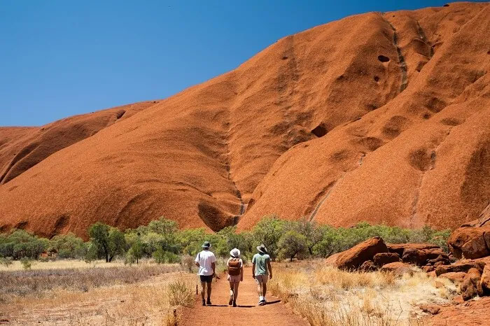 Uluru-&-Kings-Canyon-Premium-Camping-3-Days-Tour-01